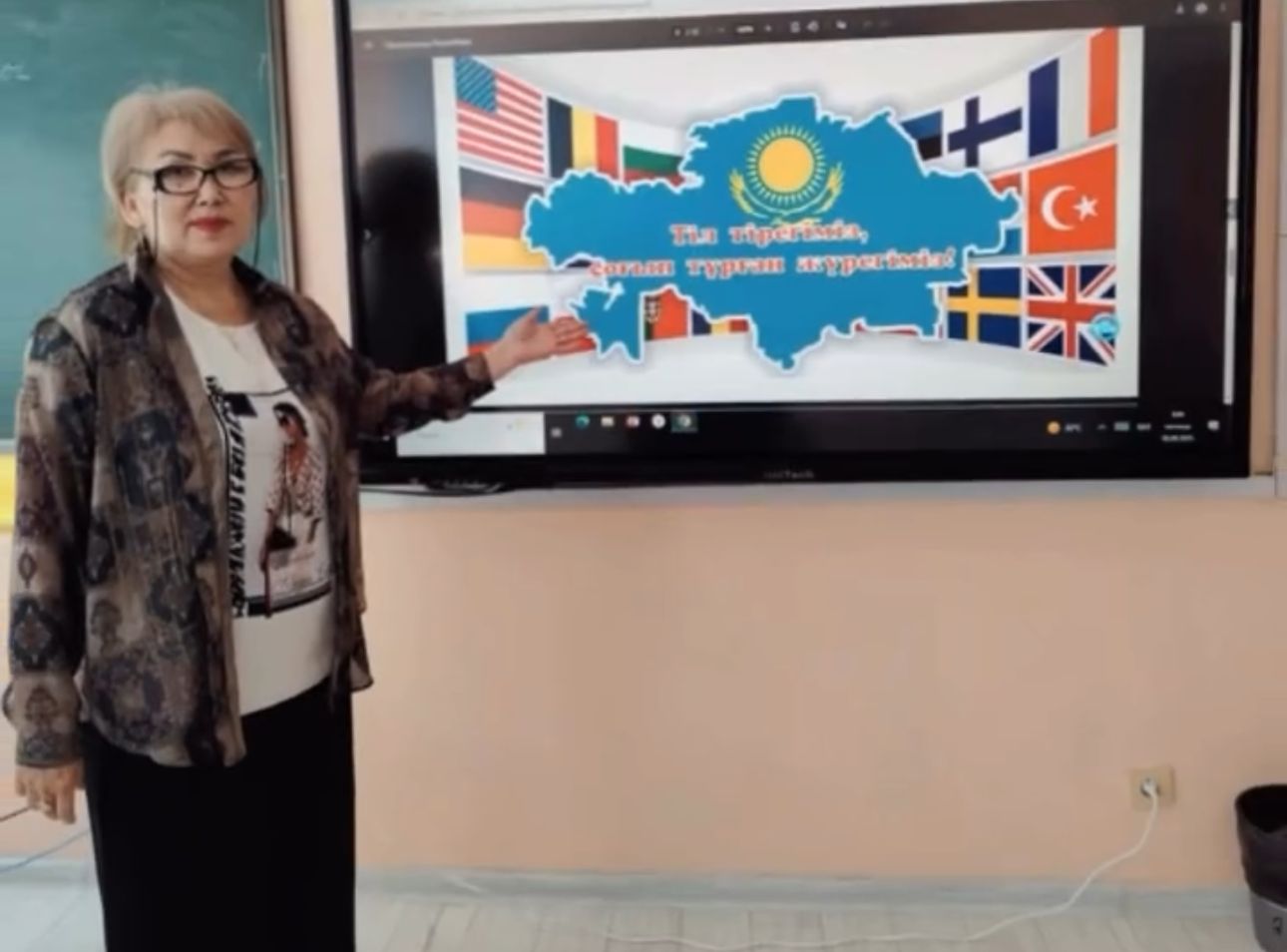 Қазақстан халқы тілдері күні және Ахмет Байтұрсыновтың туған күні құрметіне біздің мектептің қазақ тілі мен әдебиеті пәнінің мұғалімдері тақырыптық сабақтар өткізді.